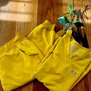 Figs Gold medium Zamora and Catarina set